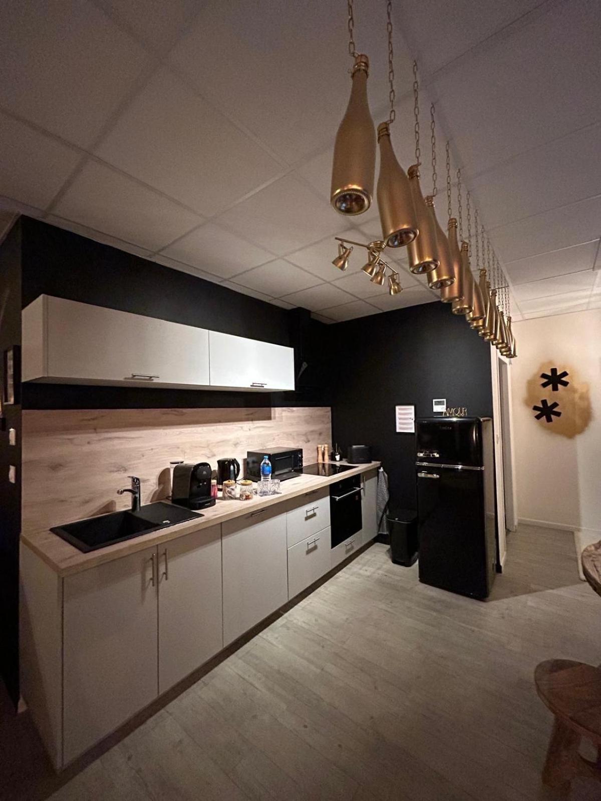 L'Escapade Sensuelle - La Love Room D'Épernay Buitenkant foto
